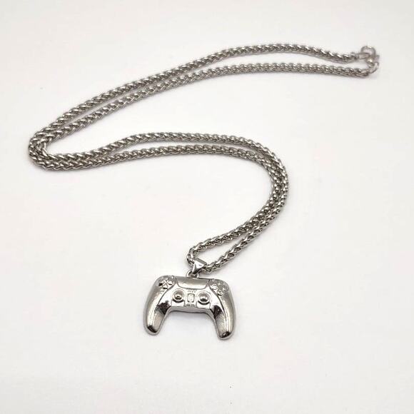 Silver Plated Necklace Video Game Controller Pendant Valentines Birthday Gift - Picture 3 of 5